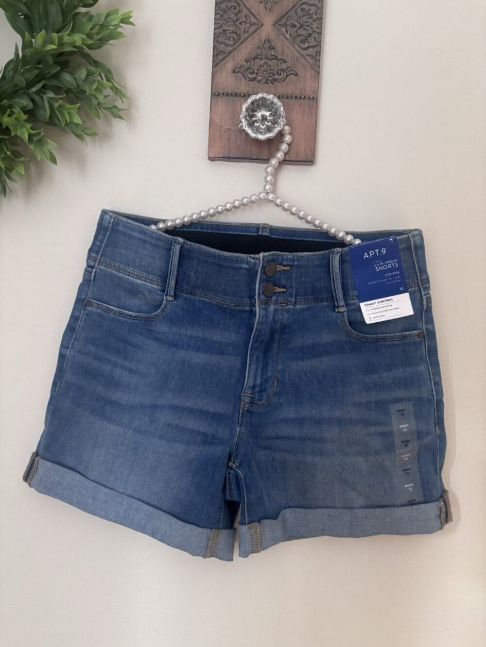 NWT Apt 9 Womens Size 10 Short Denim Shorts Tummy Control 4.5" Inseam Mid Rise